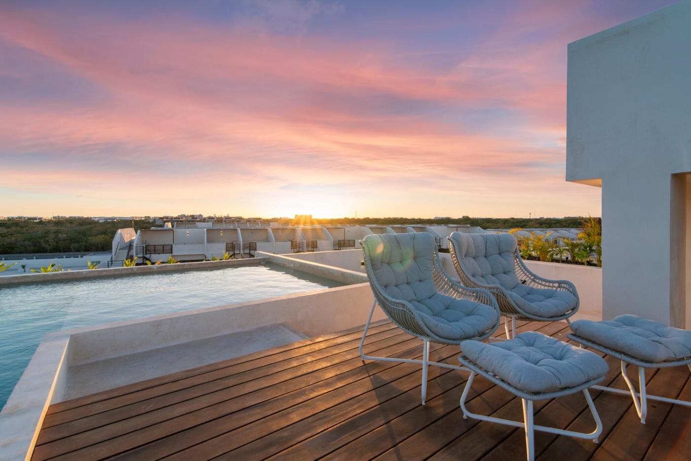 Exclusive 2-bedroom Ph With Rooftop & Pool Apartment