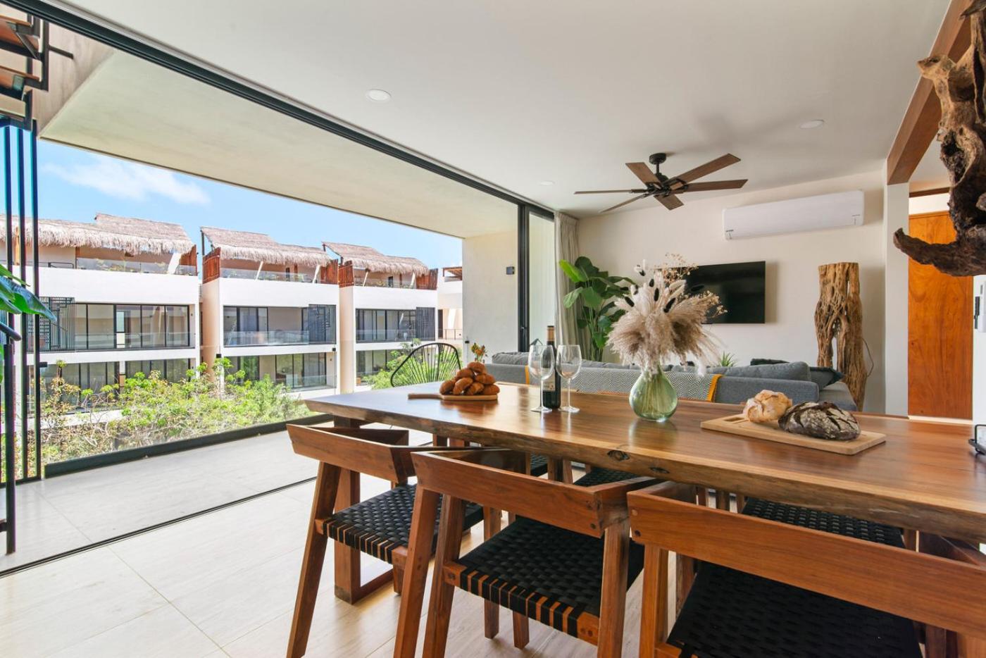Exclusive 2-bedroom Ph With Rooftop & Pool Apartment *