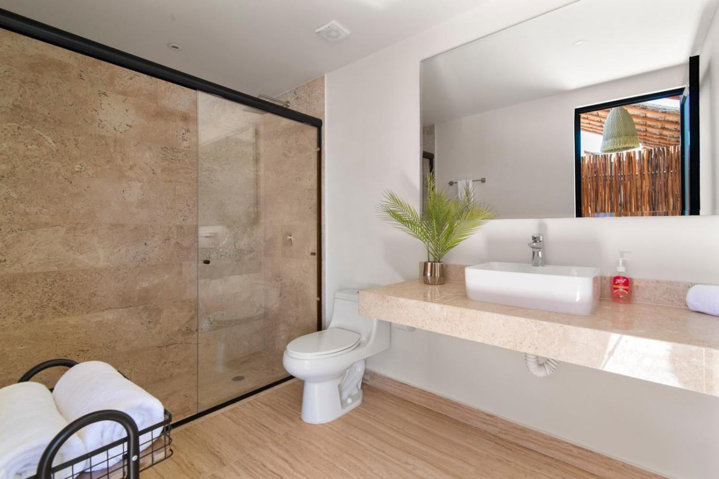 Exclusive 2-bedroom Ph With Rooftop & Pool