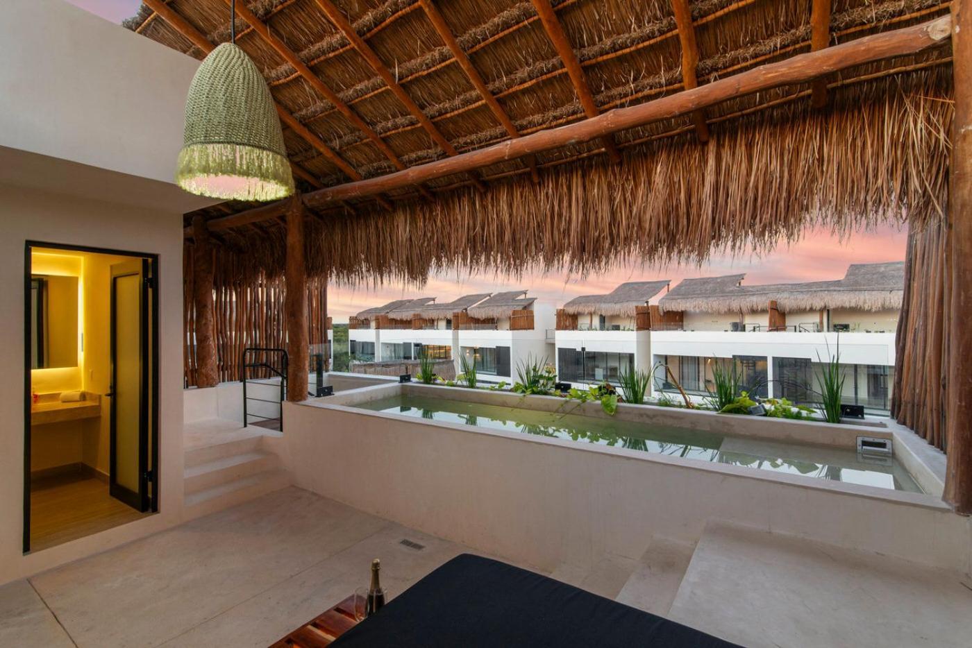 Apartment Exclusive 2-bedroom Ph With Rooftop & Pool
